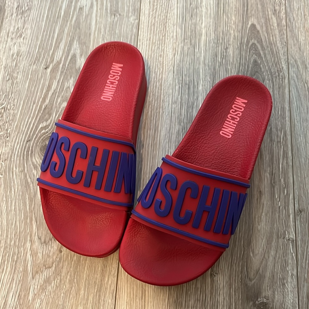 Moschino slides